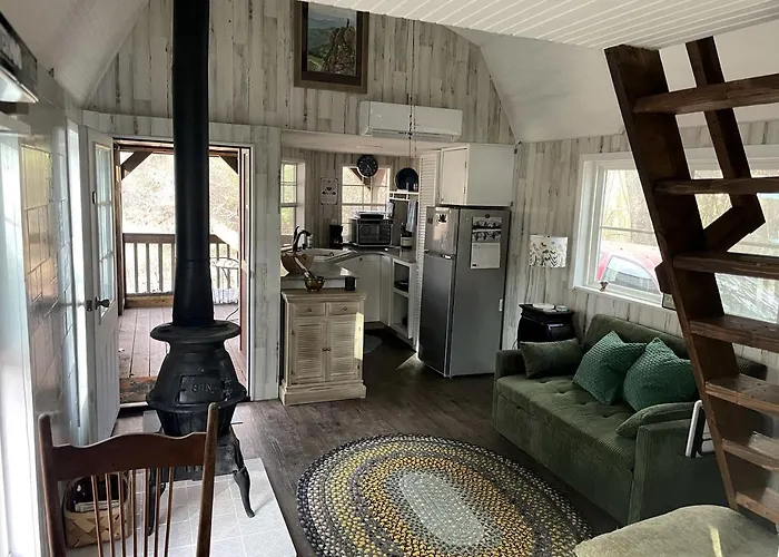 Serene Forest Cabin With Hammock, Loft & Reading Nook In La Grange, Georgia