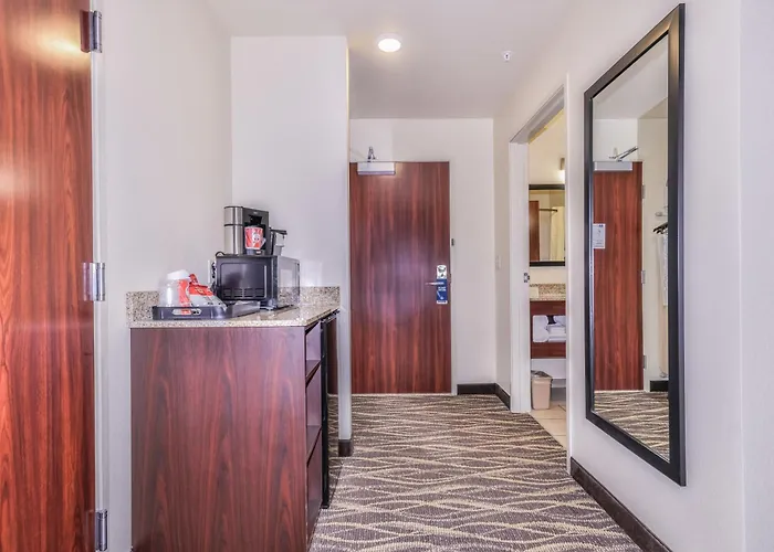 Cobblestone Hotel & Suites - Monte Vista