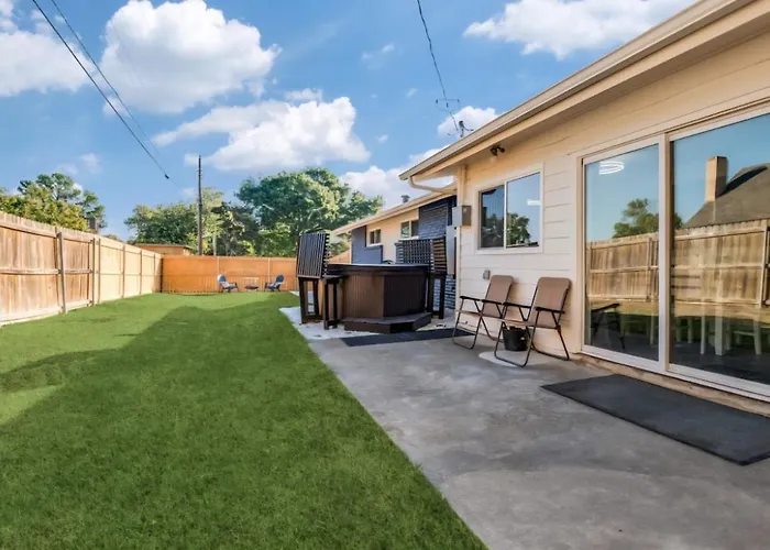 Pet Friendly Home With Hot Tub - Sleeps 8
