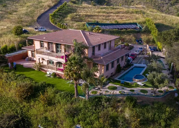 Malibu Luminous Swim Pool & Italian Villa