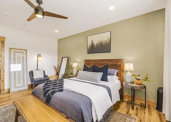 Modern Mountain Condo With River Views Ev Charger Sup