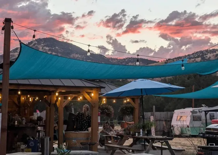 Tammy- Cozy Glamper Near Sequoia & Kings Canyon