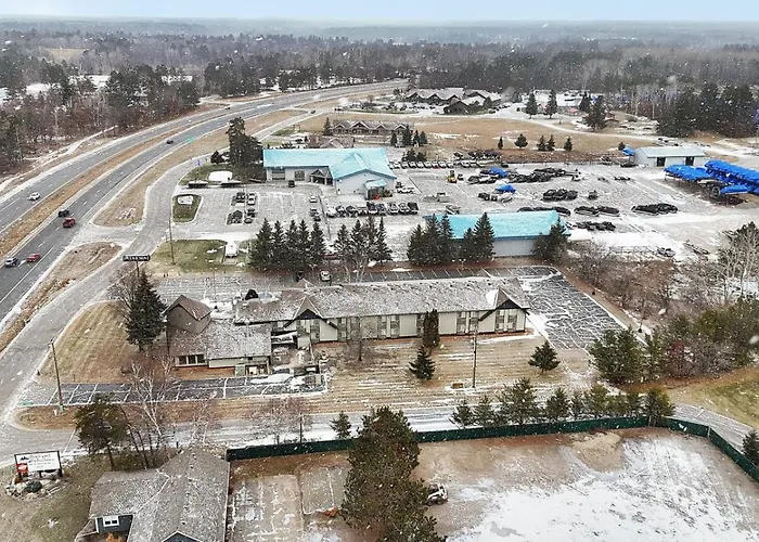 (1 Bedroom Unit Next To Downtown Nisswa And Bir