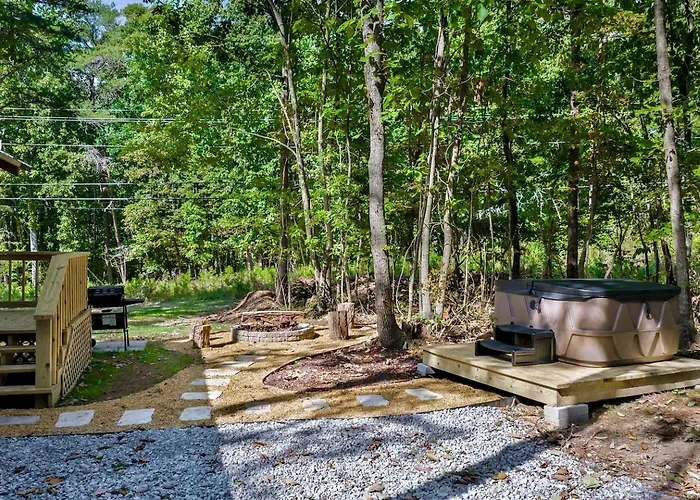 Peaceful Log Cabin Getaway With Hot Tub And Fire Pit In Mentone, Alabama