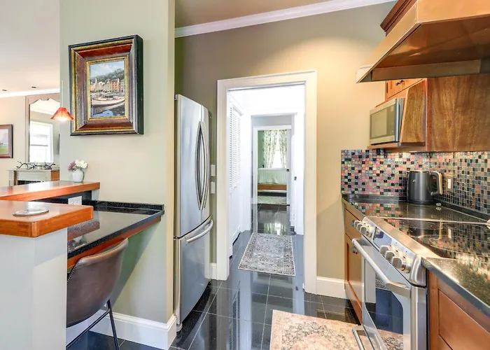 On-Site Creek! Peaceful Wooded Retreat In Havelock