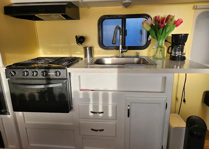 Cozy 1-Bedroom Recreational Vehicle In Fabulous Las Vegas With Ac