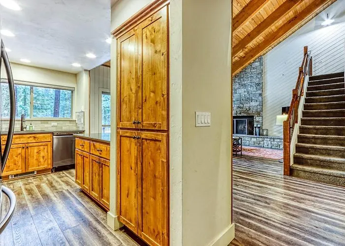 Dog-Friendly Home Next To South Meadow Pool With Fireplace & Washer&Dryer