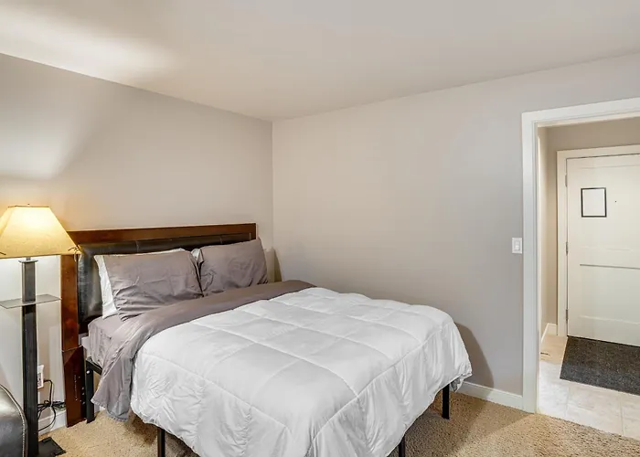 Walkable Lake Escape! Elkhart Lake Condo