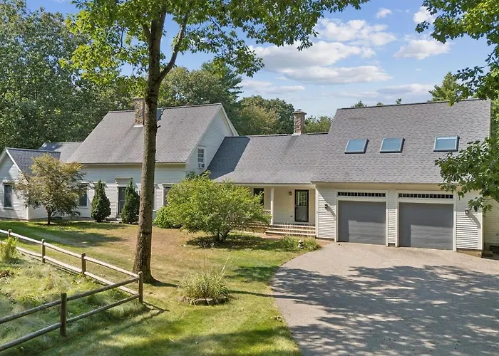 5 Bedroom, 4.5 Bathroom, In-Ground Pool, Awning, Gym Near Parsons Beach!