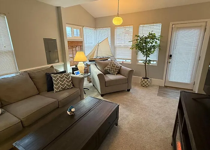 Buckeye Lake 3 Bedroom, Sleeps 6, Lg Bath, Kitchen