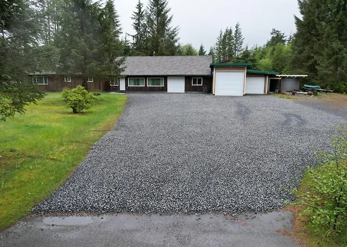 The Ten Mile House - Walk To Beach + Boat Parking