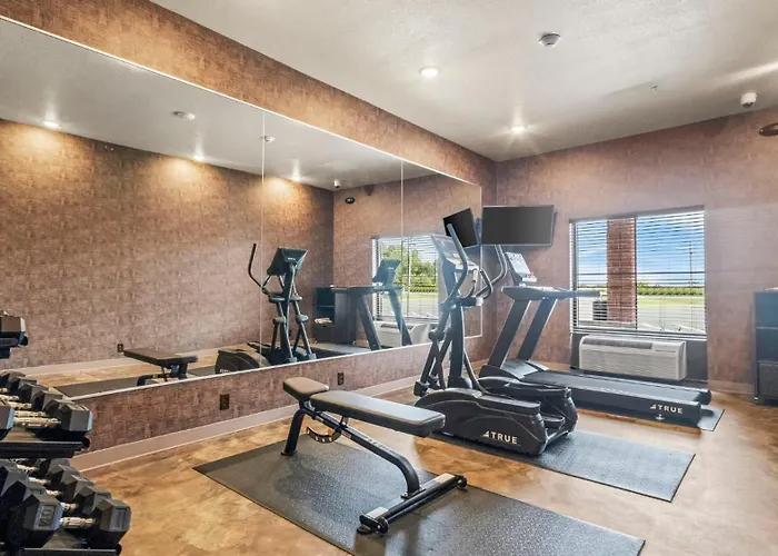 Cobblestone Hotel & Suites - Bay Minette