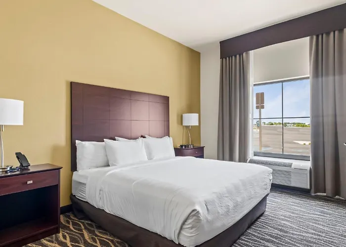 Cobblestone Hotel & Suites - Bay Minette