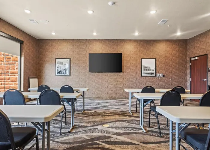 Cobblestone Hotel & Suites - Bay Minette