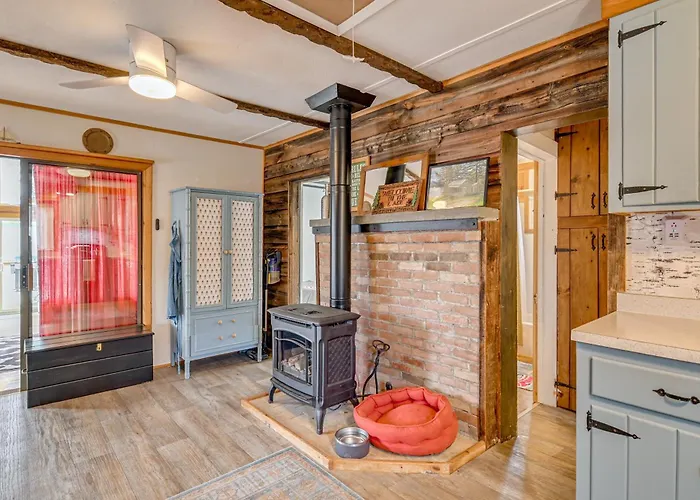 Adorable Cottage, Shared Beach, Walk To Town
