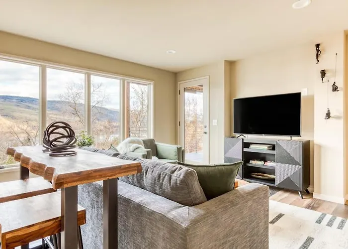 Modern Mountain & River-View House With Balcony Deck Gym And Wifi