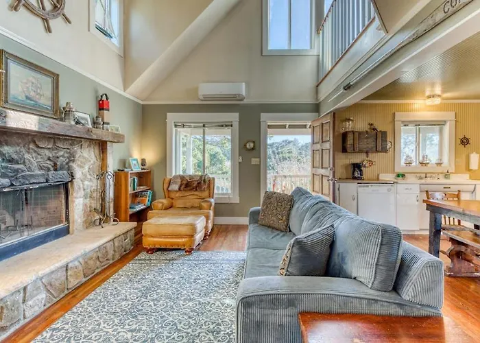Private Hot Tub & Easy Access To The Beach - Dogs Are Welcome