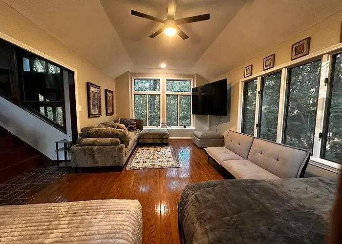 Whispering Woods Hideaway ~ Large Home ~ 85 In Tv