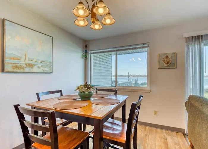 Cute Waterfront Cottage With Private Washer&Dryer & Wonderful Views Of The Bay