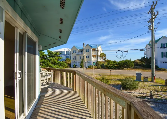 Charming 2-Bedroom Home In Topsail Beach, Perfect For Family Getaways!