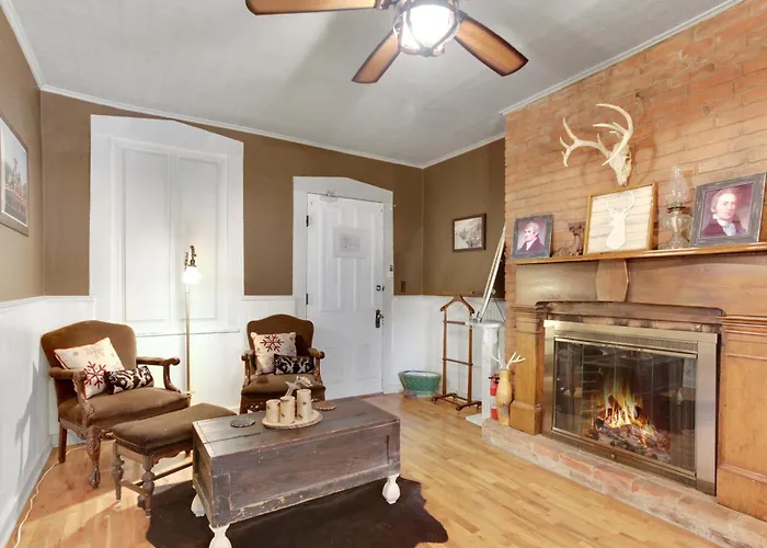 Hatchery House Bed & Breakfast