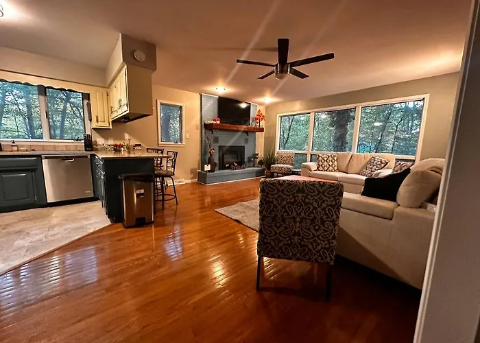 Whispering Woods Hideaway ~ Large Home ~ 85 In Tv