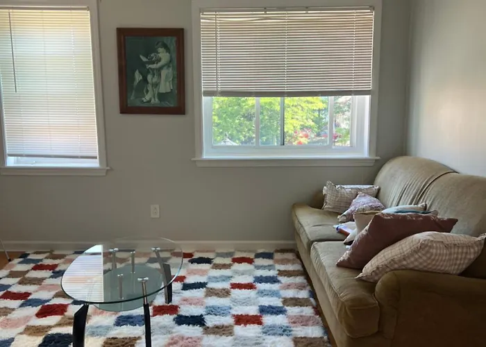 Private Room #2 In 4Br Fall River Stay Urban Haven