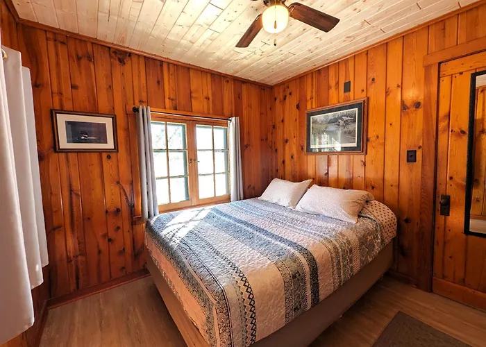 2Br 1Ba Cabin #2 Riverside Point Resort