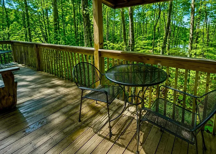 Treehouse By The Creek