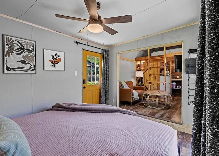 Peaceful Cabin Retreat With Spa Features & Unique Farm Vibes In Newport, Tennessee