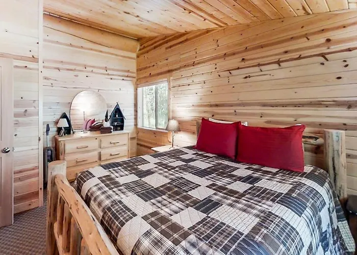 Custom-Built Log Home With Gas Grill Free Wifi Deck And Private Location