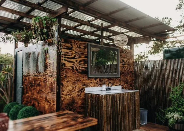 Haleiwa G Land Bungalows