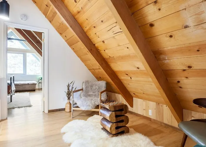 Cozy Renovated Cabin With Hot Tub And Ev & Amenities