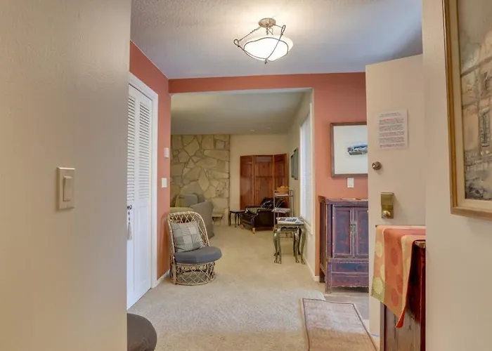 Charming Mountain Condo With Golf Course Views & Nearby Ski Access