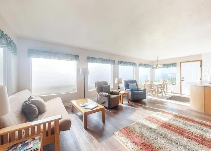 Dog-Friendly Oceanfront Home On A Bluff With Spectacular Views
