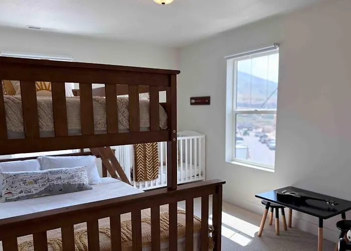 New Home With Panoramic Views Office Loft & Private Hot Tub