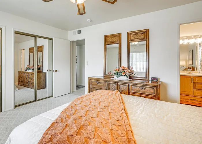 On Sun City South Golf Course! Quiet Home W/ Patio