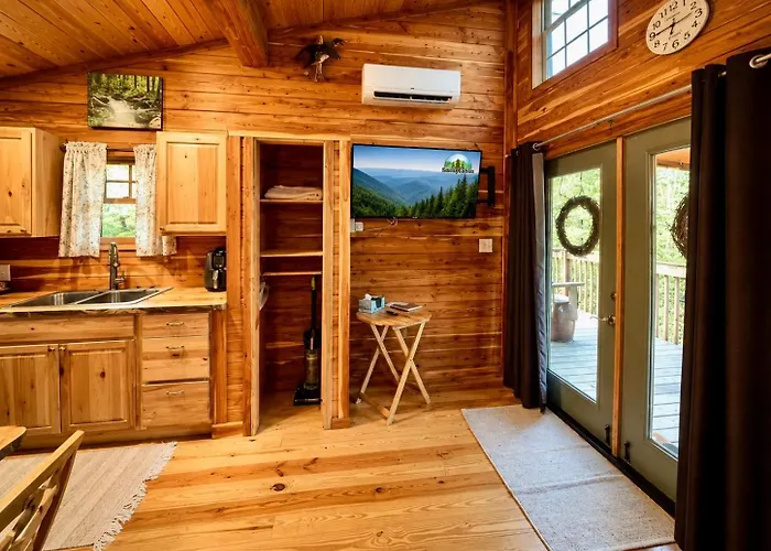 Treehouse By The Creek
