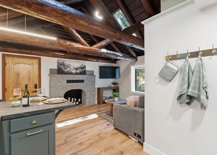 Charming Fully Renovated Log Cabin, 2 Miles To Yosemite South Gate!!!