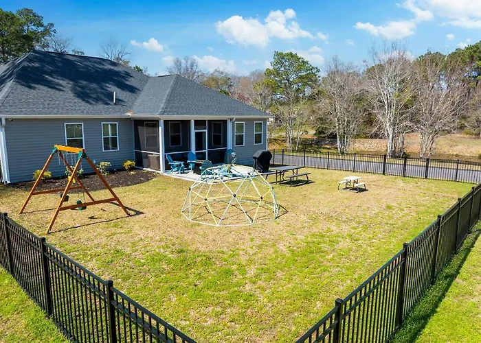 Coastal Retreat At Ocean Isle Beach 1 Mile To Sunset Beach With Fire Pit And Spacious 4Bedroom