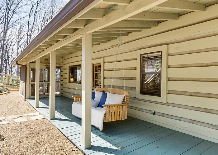 Deck, Sauna & Mtn View! Fort Payne Cabin
