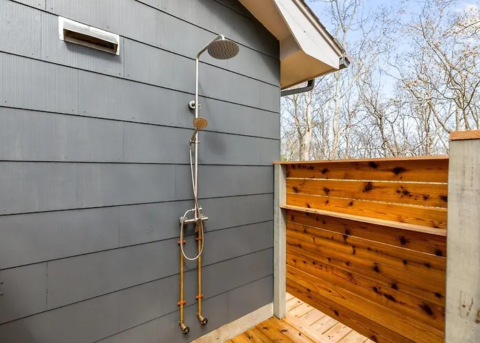 Newly Renovated Montauk House - Walk To The Beach