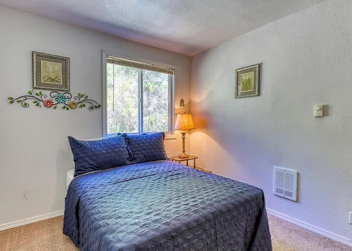 Secluded & Comfortable Dog-Friendly Home With Deck Plus Atv & Boat Parking