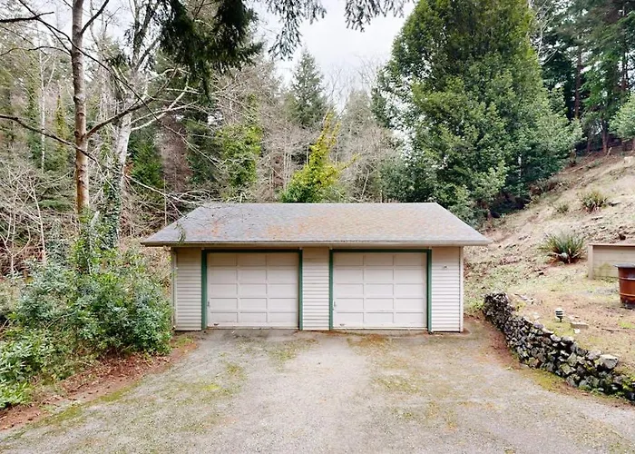 3-Story Home With Private Deck Bar & Entertainment Room & W&D