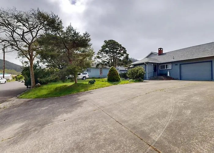 Spacious & Comfortable Home Close To The Habor Sand Dunes Beaches & Parks