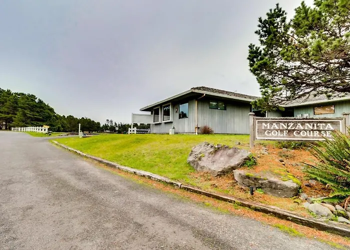 Dog-Friendly Peaceful Sanctuary With Private Hot Tub Foosball Fireplace W&D