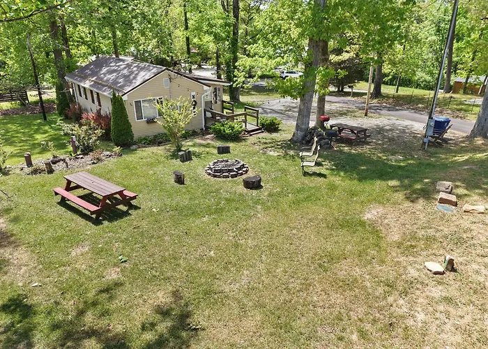 Wooded Cottage With Fire Pit And Boat Parking