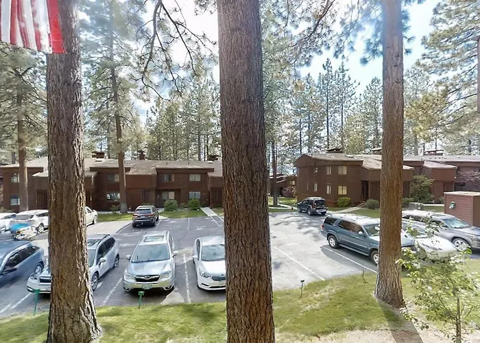 Inviting Condo With Gas Fireplace & Grill Sleeps 8