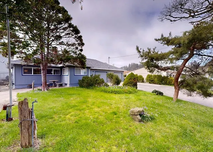 Spacious & Comfortable Home Close To The Habor Sand Dunes Beaches & Parks