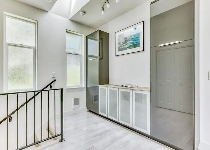 Lovely House With River & Mountain Views Deck Grill Washer&Dryer & Wood Stove